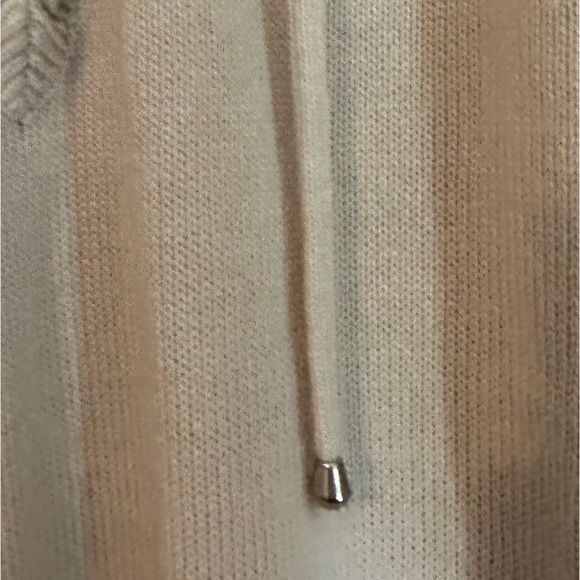 Tobi Lace up sweater - Picture 3 of 4